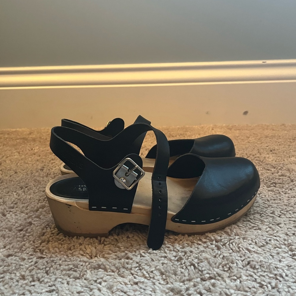 Swedish Hasbeens Low Heel Clogs